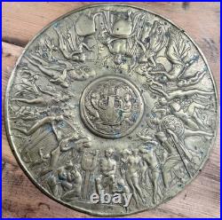 Tondo en bronze doré à décor mythologique Les Arts et les Muses XIXe siècle