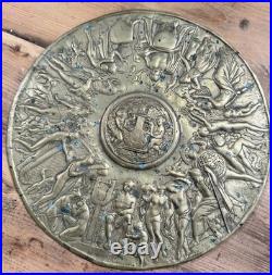 Tondo en bronze doré à décor mythologique Les Arts et les Muses XIXe siècle