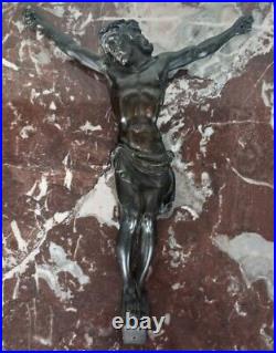 Travail du XIXe siècle grand Christ en croix bronze patiné Religiosa