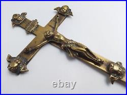Très beau crucifix ancien orné d'angelots et de crâne vanité XIXe siècle