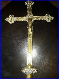 Très belle croix de procession Francaise. XIXè siècles. Bronze doré. 70 cm