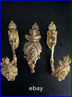 Trois Embrasses Rideaux. BRONZE DORE. TOUTES ESTAMPILLEES. XIXe Siècle