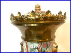 Vase couvert sur socle en bronze en porcelaine de Canton. XIX siècle