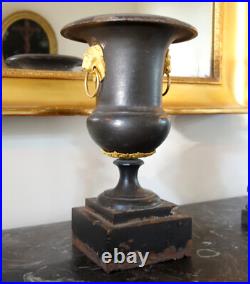 Vase en fonte et bronze doré époque Empire XIXe siècle
