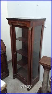 Vitrine style Empire en acajou et bronze doré, dessus marbre noir XIXe siècle
