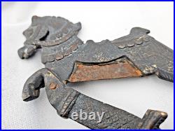 XIX Siecle Casse Noix De Betel En Bronze Decor Cheval Au Galop L 18.50 CM