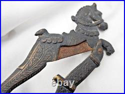 XIX Siecle Casse Noix De Betel En Bronze Decor Cheval Au Galop L 18.50 CM