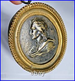 XIX Siecle Medaillon Bronze Profil Portrait Personnage Decor Frises De Perles
