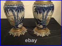 # paire de lampes à pétrole en porcelaine de chine Imari et bronze. XIX siècle